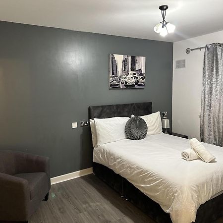 Remarkable 2-Bed Apartment In Wolverhampton Ngoại thất bức ảnh