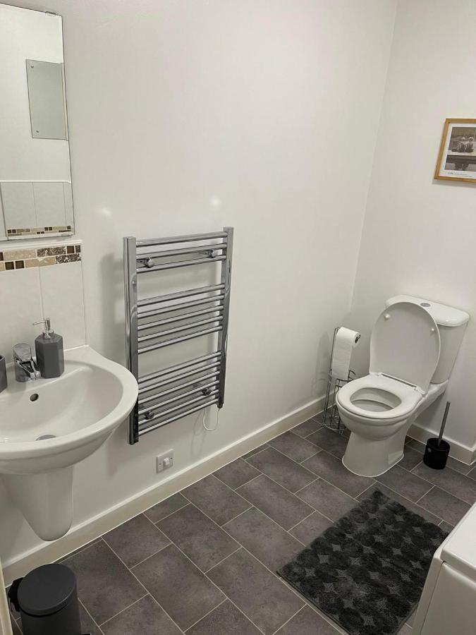 Remarkable 2-Bed Apartment In Wolverhampton Ngoại thất bức ảnh