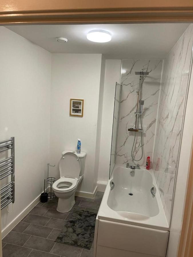Remarkable 2-Bed Apartment In Wolverhampton Ngoại thất bức ảnh