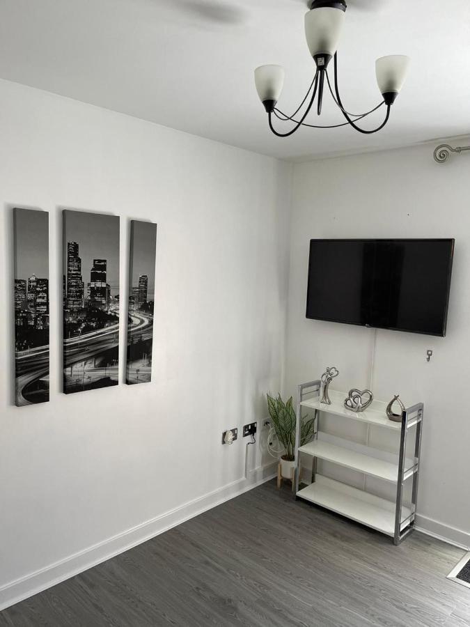 Remarkable 2-Bed Apartment In Wolverhampton Ngoại thất bức ảnh