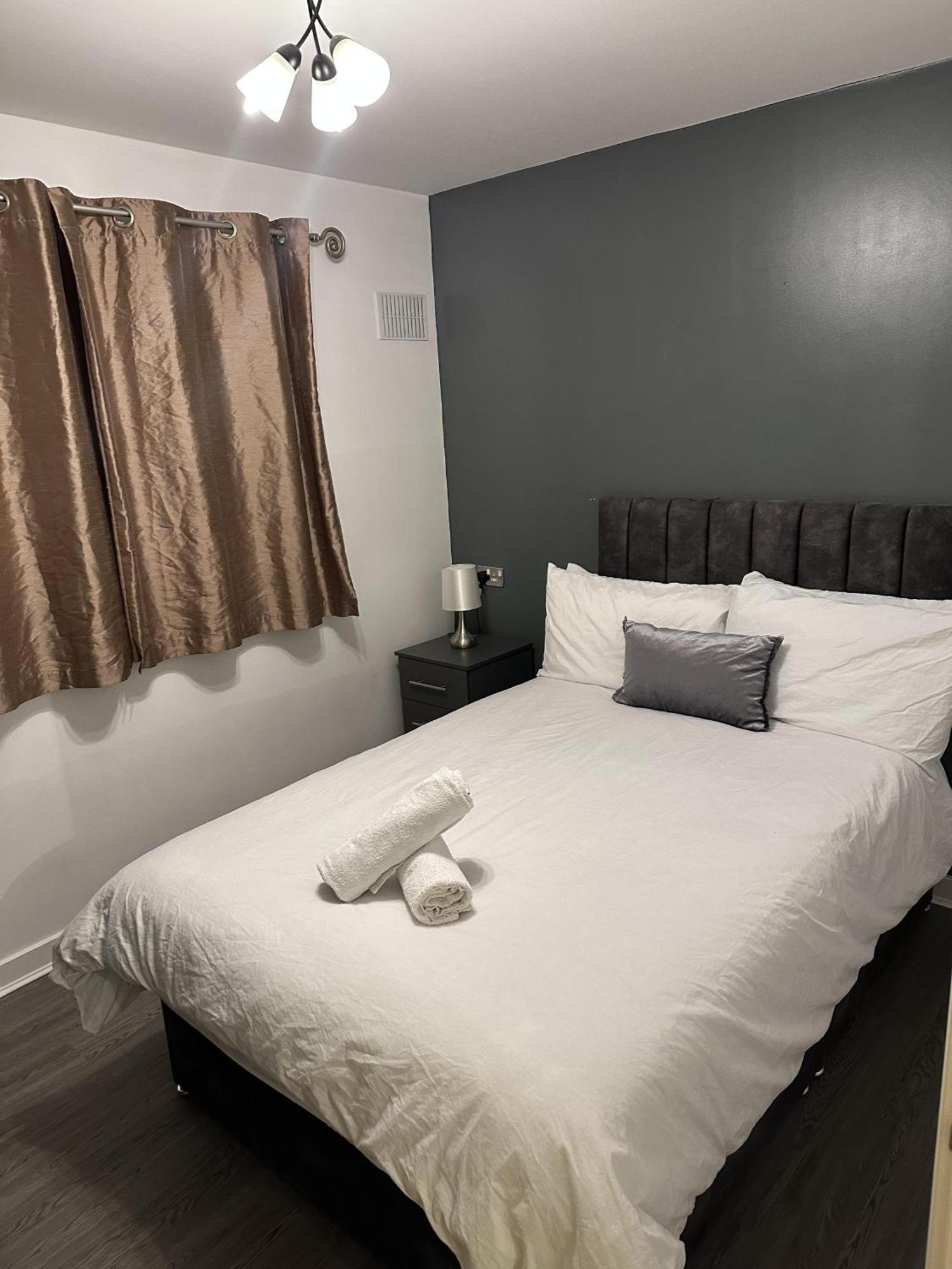 Remarkable 2-Bed Apartment In Wolverhampton Ngoại thất bức ảnh