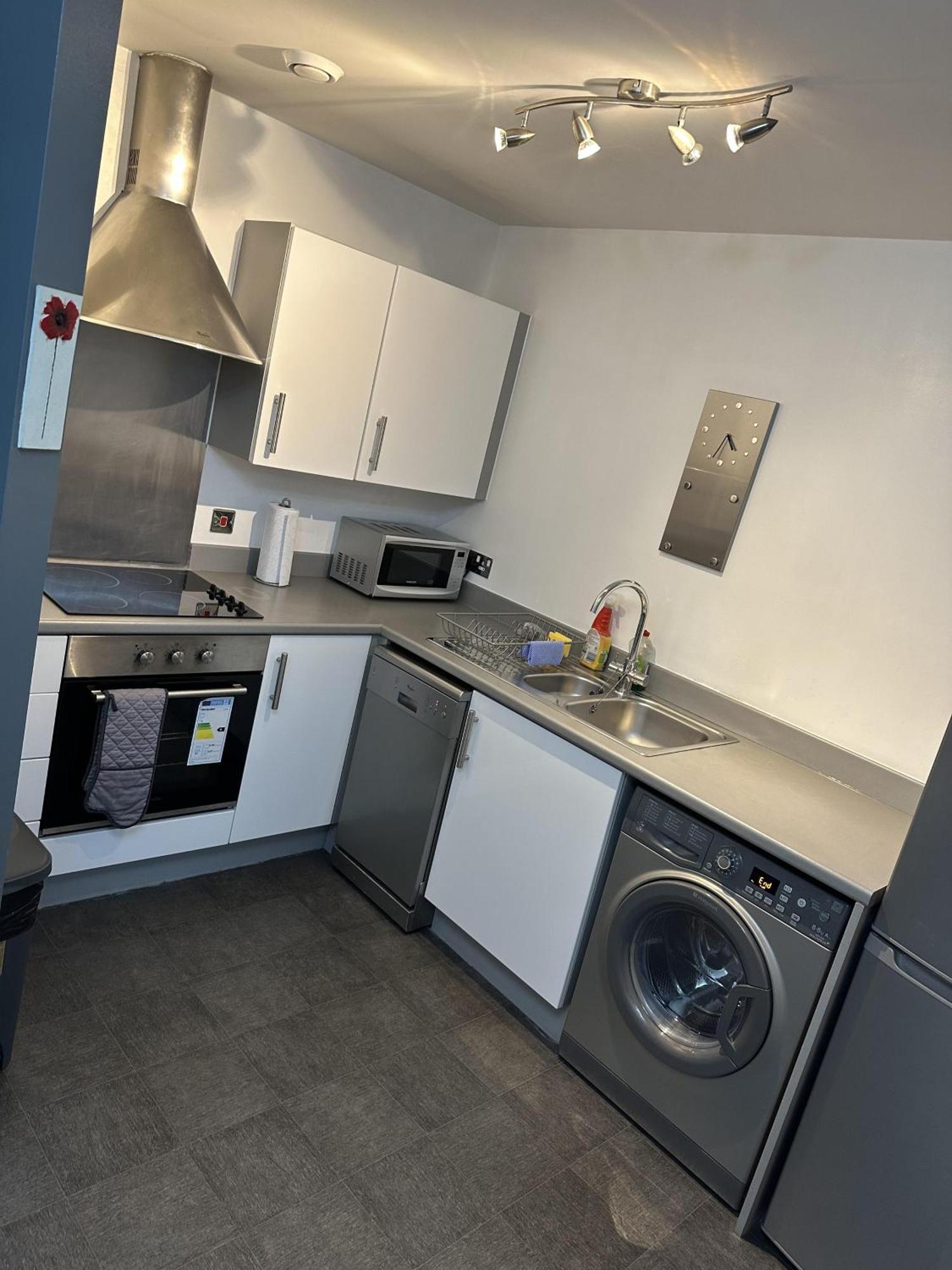 Remarkable 2-Bed Apartment In Wolverhampton Ngoại thất bức ảnh